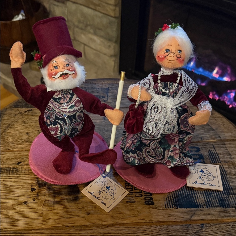 Vintage 1993 Annalee Christmas Mr/Mrs Santa Claus Pearls Top Hat Bendable Dolls
